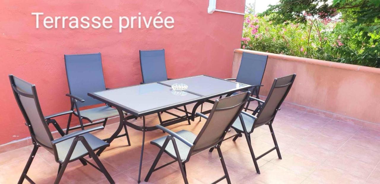 Le Barcares Logement Climatise Pour 6 Personnes, Draps Et Serviettes Non Fournis Air-Conditioned Accommodation For 6 People, Sheets And Towels Not Provided Alojamiento Con Aire Acondicionado Para 6 Personas, Sabanas Y Toallas No Incluidas Kültér fotó