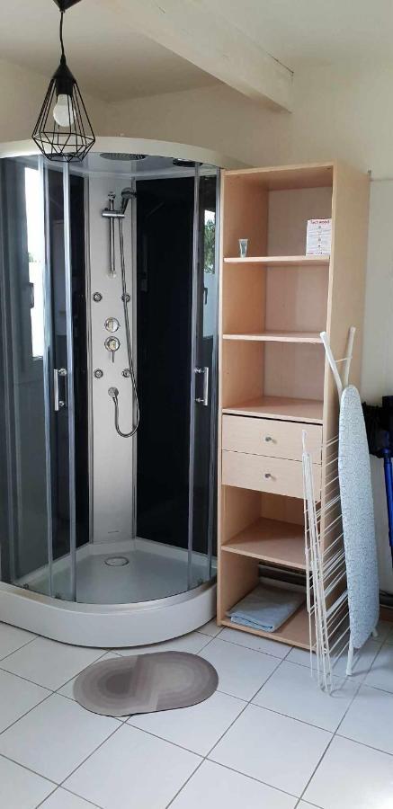 Le Barcares Logement Climatise Pour 6 Personnes, Draps Et Serviettes Non Fournis Air-Conditioned Accommodation For 6 People, Sheets And Towels Not Provided Alojamiento Con Aire Acondicionado Para 6 Personas, Sabanas Y Toallas No Incluidas Kültér fotó