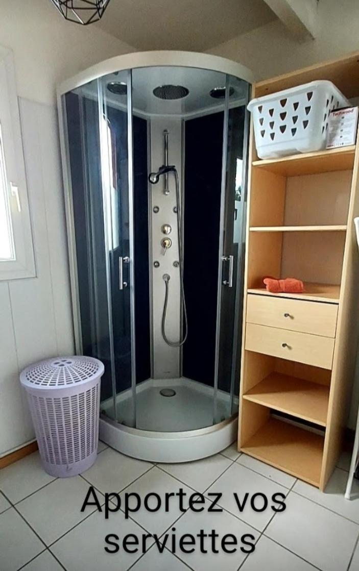 Le Barcares Logement Climatise Pour 6 Personnes, Draps Et Serviettes Non Fournis Air-Conditioned Accommodation For 6 People, Sheets And Towels Not Provided Alojamiento Con Aire Acondicionado Para 6 Personas, Sabanas Y Toallas No Incluidas Kültér fotó